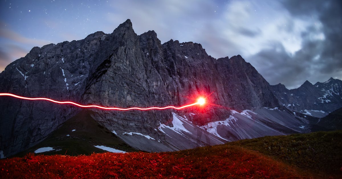 découvrez l'art fascinant de la photographie nocturne : techniques, astuces et inspiration pour capturer des images époustouflantes sous les étoiles et les lumières de la ville.