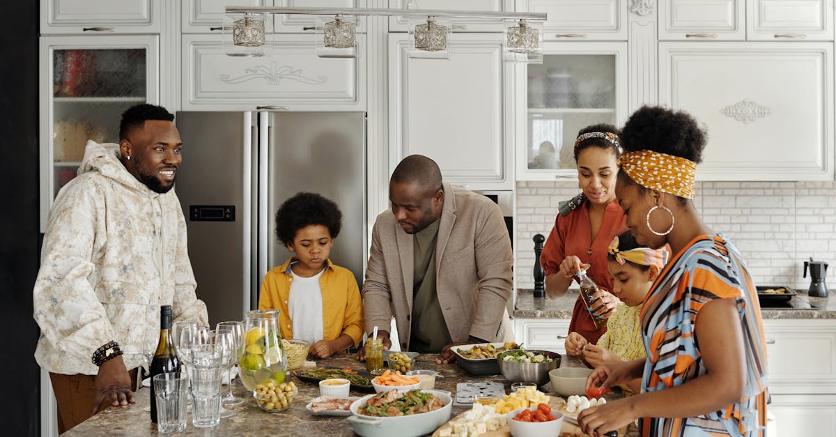 découvrez les cuisines communautaires : des espaces de partage et de convivialité où les passionnés de cuisine se rassemblent pour préparer des repas savoureux ensemble. idéal pour créer des liens, échanger des recettes et promouvoir une alimentation saine et locale.