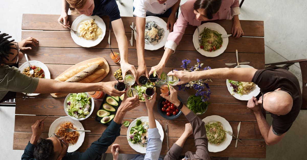 découvrez les cuisines communautaires : des espaces collaboratifs où les gens se réunissent pour cuisiner, partager des recettes et promouvoir une alimentation saine. idéal pour renforcer les liens sociaux et lutter contre l'isolement, ces initiatives locales favorisent l'entraide et la diversité culinaire.