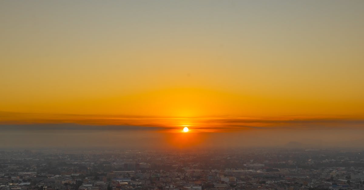 découvrez l'art de la photographie à l'aube et au crépuscule, où la lumière douce et les couleurs vibrantes créent des paysages enchanteurs. apprenez des techniques pour capturer la magie de ces moments éphémères et sublimez vos clichés avec des conseils d'experts.