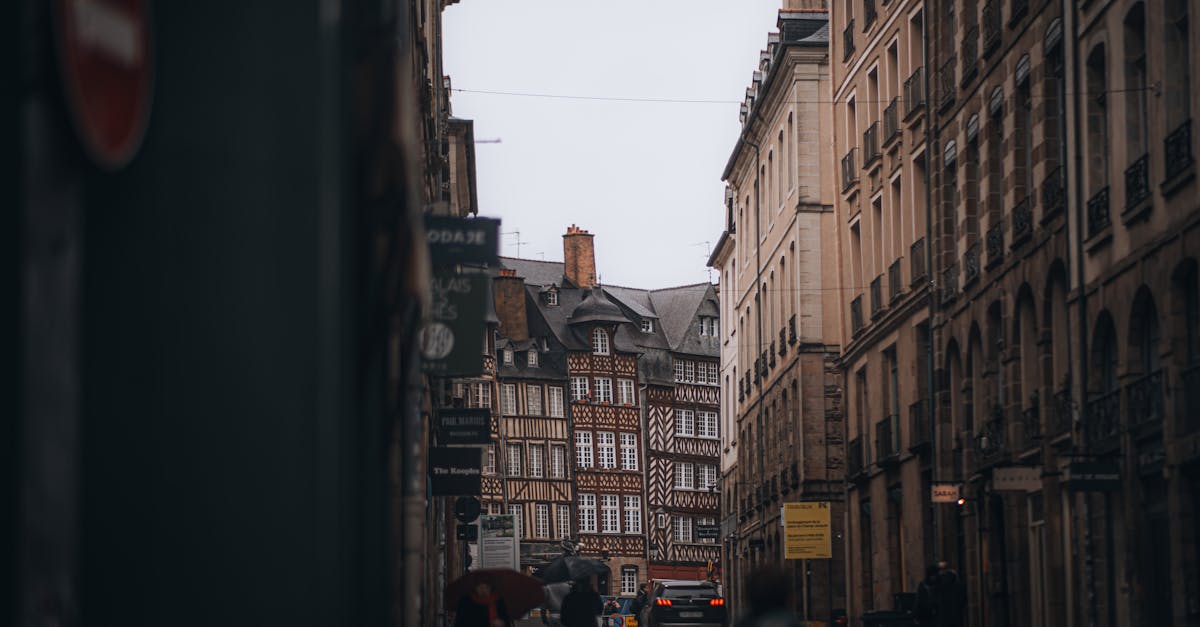 découvrez l'art de la photographie nuageuse : capturez la beauté des ciels infinis et des formations nuageuses fascinantes. apprenez des techniques professionnelles pour sublimer vos clichés et partagez votre passion pour les magnifiques paysages célestes.