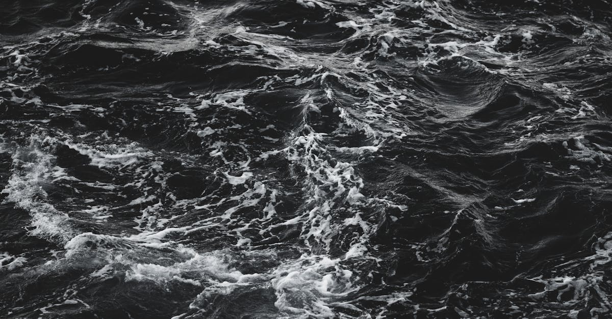 découvrez l'énergie marine, une source renouvelable innovante qui exploite la puissance des océans et des mers pour produire de l'électricité propre. apprenez comment cette technologie prometteuse contribue à la transition énergétique et à la lutte contre le changement climatique.